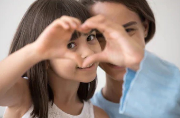 November 2023 New:How to Boost Your Child's Self-Confidence: 3 Tips for Parents